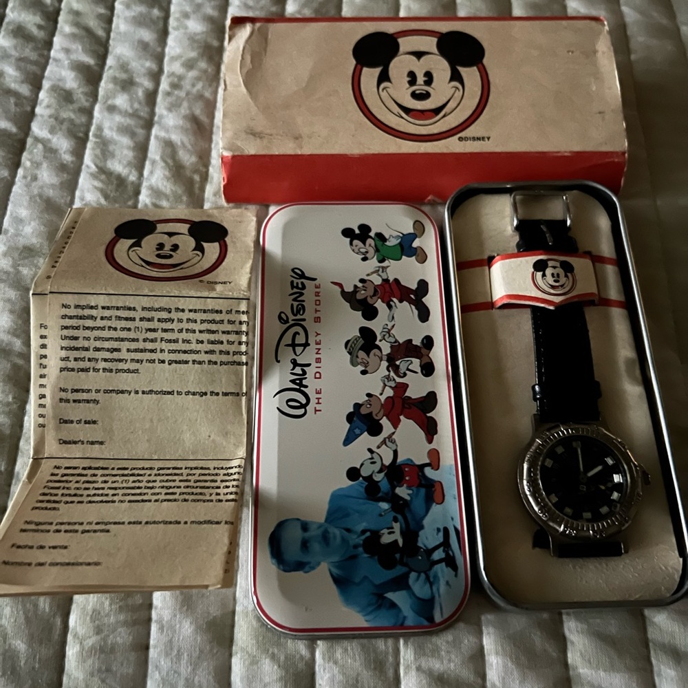Vintage Mickey Mouse Disney watch by Fossil - Picture 2 of 5